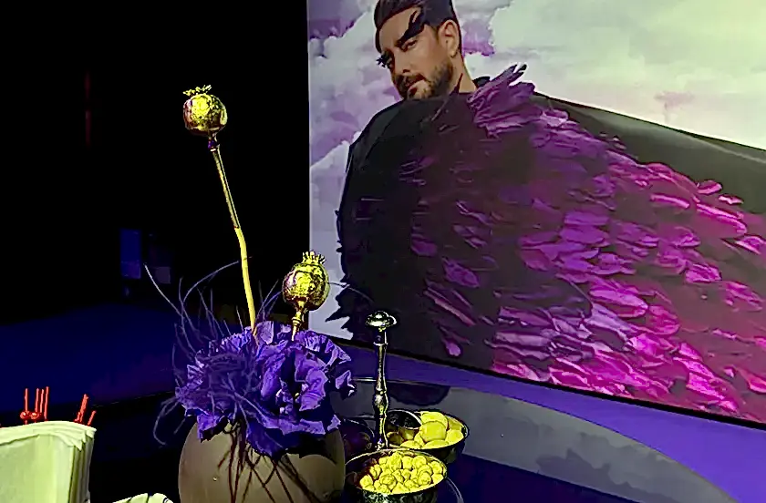 Enis Arıkan Hayalperest Prömiyerinde Çiçeklerin Büyülü Dokunuşu