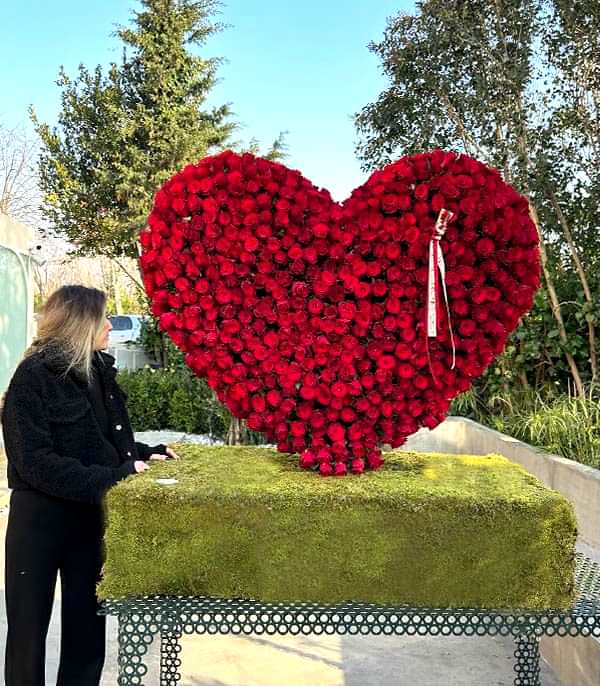 1001 Kırmızı Gül Kalp Heykel Çiçek Üç Boyutlu Panoramik Aranjman Empire Deluxe