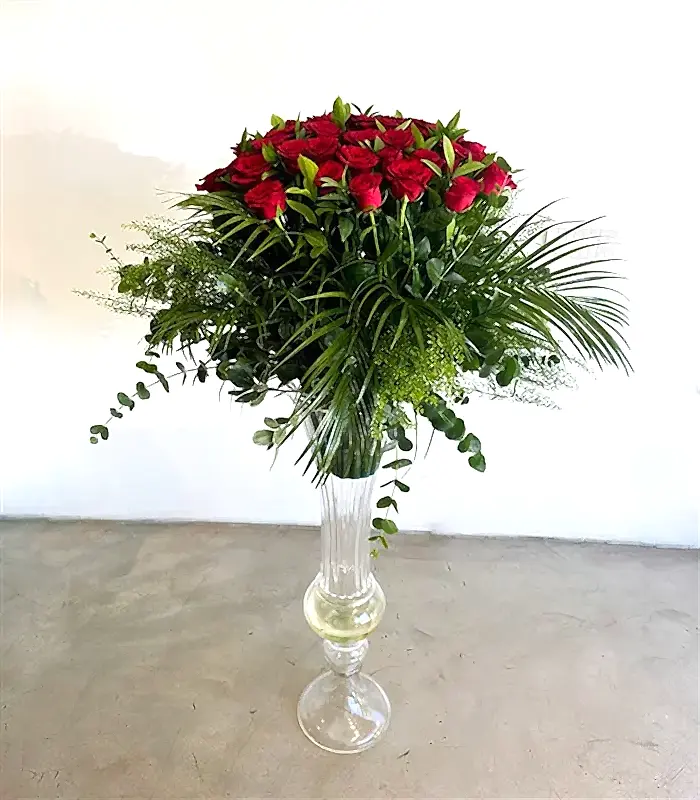 50 Kırmızı Ekvator Gülü Royal Vazo Aranjman