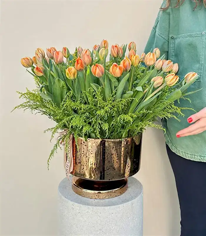 50 Turuncu Lale Grand Deluxe Bakır Eskitme Vazo Aranjman