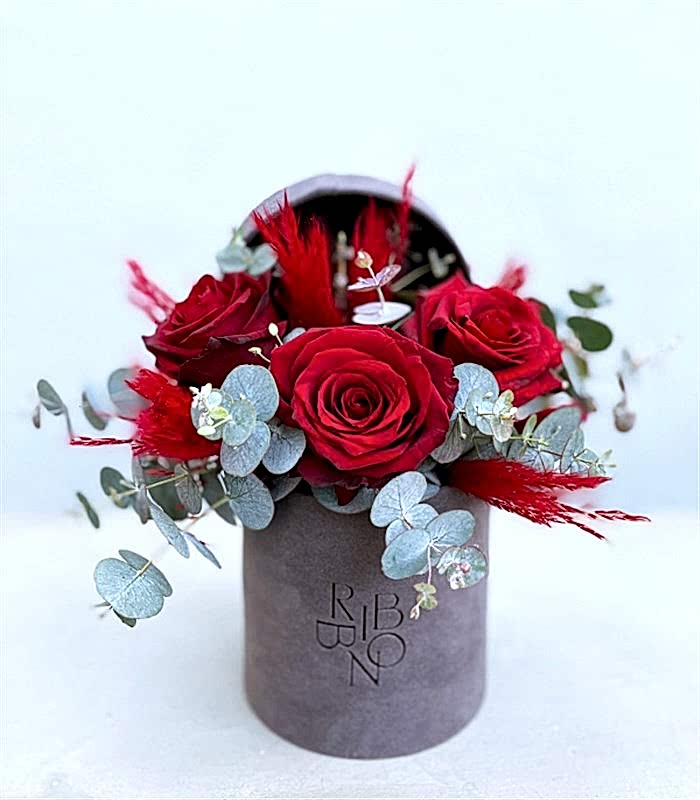 Alessia Kırmızı Gül Okaliptüs Mini Kutu Çiçek