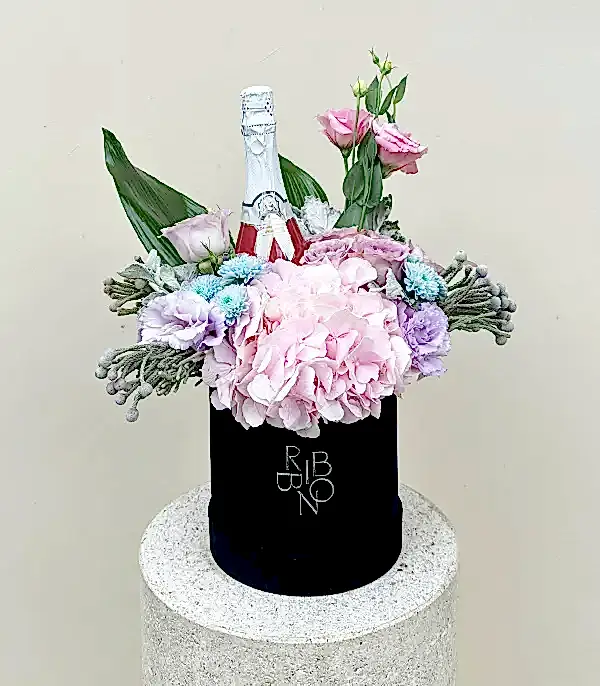 Alkolsüz Şampanyalı Siyah Kadife Kutu Pembe Ortancalı Çiçekler