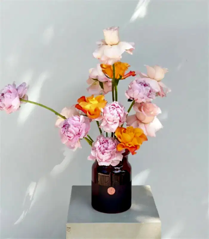 Apricot Blush Bordo Vazoda Şakayık Gül Yaz Aranjmanı