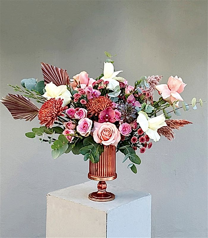 Aurelia Bakır Vazoda Pembe Somon Sonbahar Aranjmanı