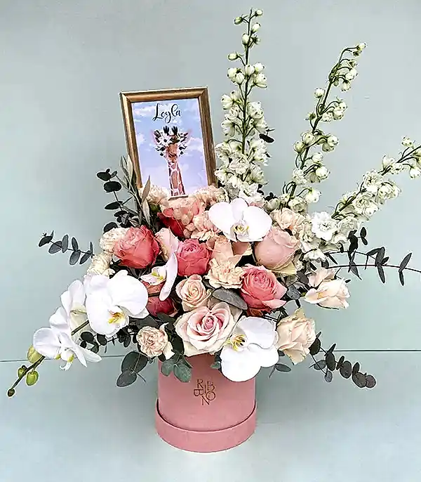 Bebek İsmine Özel Çerçeveli Pembe Kız Bebek Tebrik Aranjmanı