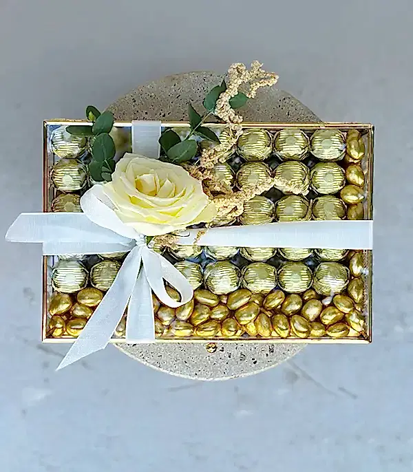 Beyaz Gold Royal Deluxe İsteme Söz 80Li Cam Çikolata Kutusu