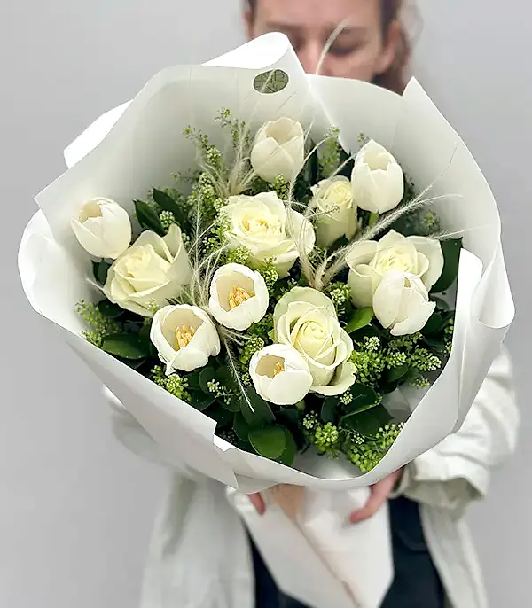 Beyaz Lale Beyaz Güller Buketi