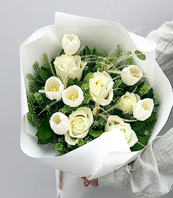 Beyaz Lale Beyaz Güller Buketi