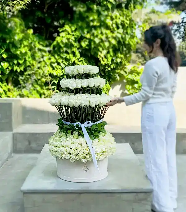 Bianco 401 Gül 4 Katlı Empire Deluxe Kutu Aranjman