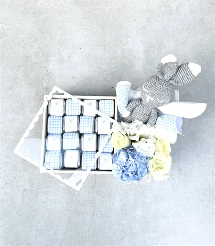 Blue Rabbit İsme Özel 32Li Yenidoğan Bebek Tebrik Çikolatası Grand Deluxe