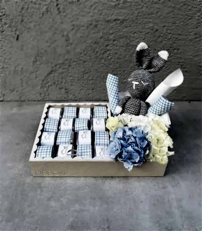 Blue Rabbit İsme Özel 32Li Yenidoğan Bebek Tebrik Çikolatası Grand Deluxe