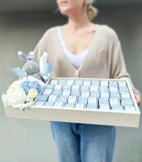 Blue Rabbit İsme Özel 90Lı Yenidoğan Bebek Tebrik Çikolatası Royal Deluxe