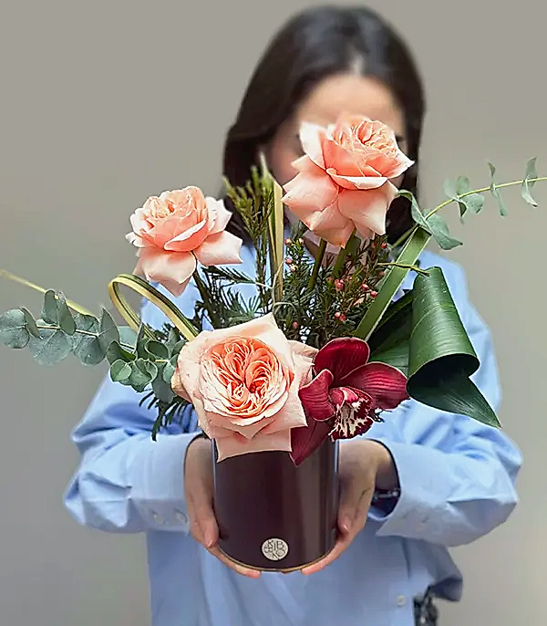 Bordo Mini Vazoda Somon Gül Orkide Aranjmanı