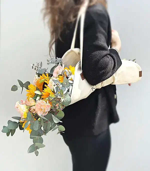 Bright Kanvas Çiçek Taşıma Çantasında Ayçiçeği Buketi