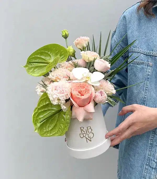 Buds of Verona Krem Mini Kutuda Pastel Çiçekler