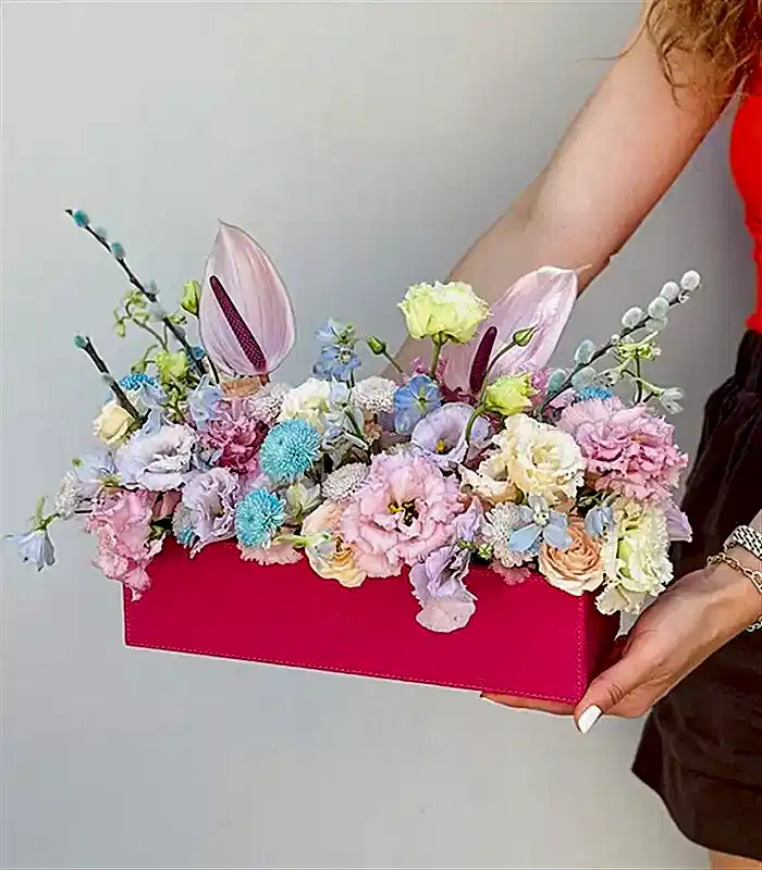 Bunny Pembe Deri Kutuda Lila Pembe Çiçekler