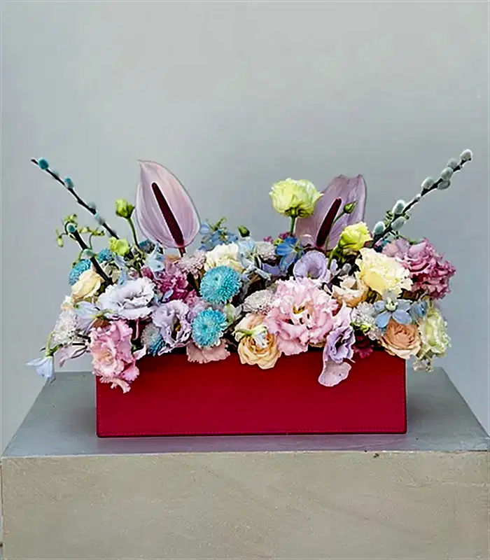 Bunny Pembe Deri Kutuda Lila Pembe Çiçekler