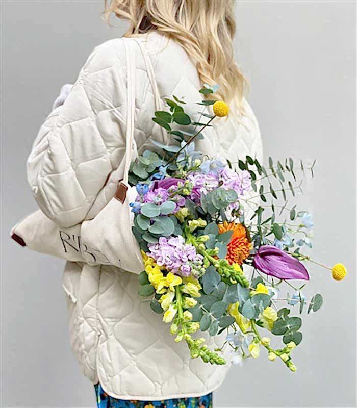 But First Flower Kanvas Çiçek Taşıma Çantasında Buket