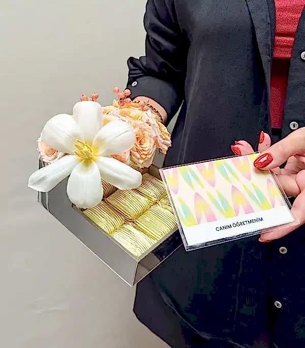 Canım Öğretmenim Somon Gül Lale Çikolata Mini Tepsi