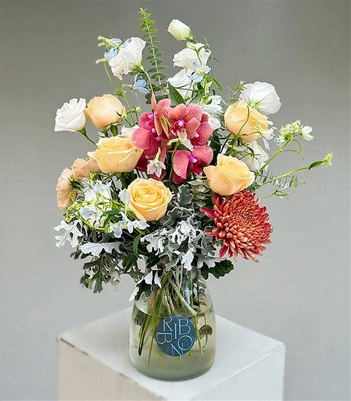 Cecelia Krem Gül Delfinyum Narçiçeği Orkide Soft Aranjman