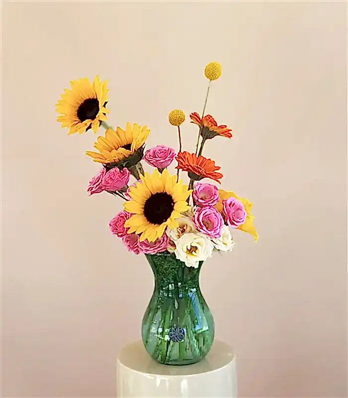 Celestial Su Yeşili Vazoda Ayçiçeği Bahar Çiçekleri Aranjmanı