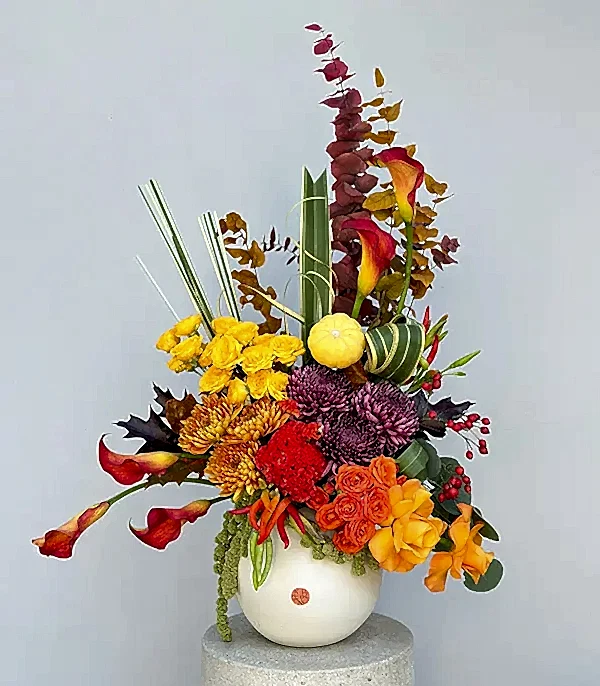 Chestnut Krem Seramik Vazoda Balkabaklı Sonbahar Çiçekleri Aranjmanı