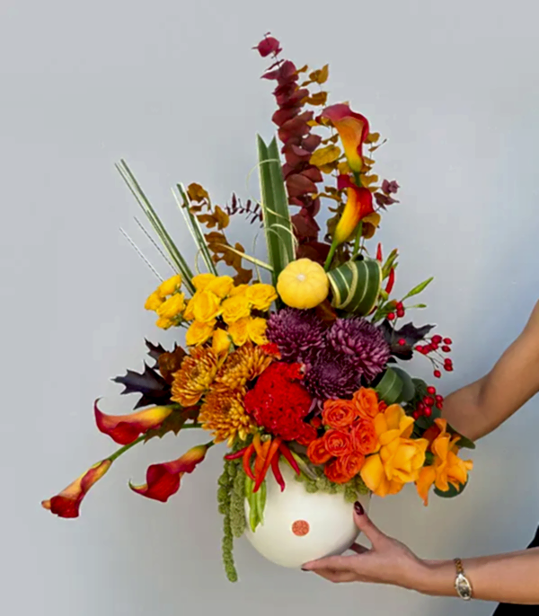 Chestnut Krem Seramik Vazoda Balkabaklı Sonbahar Çiçekleri Aranjmanı