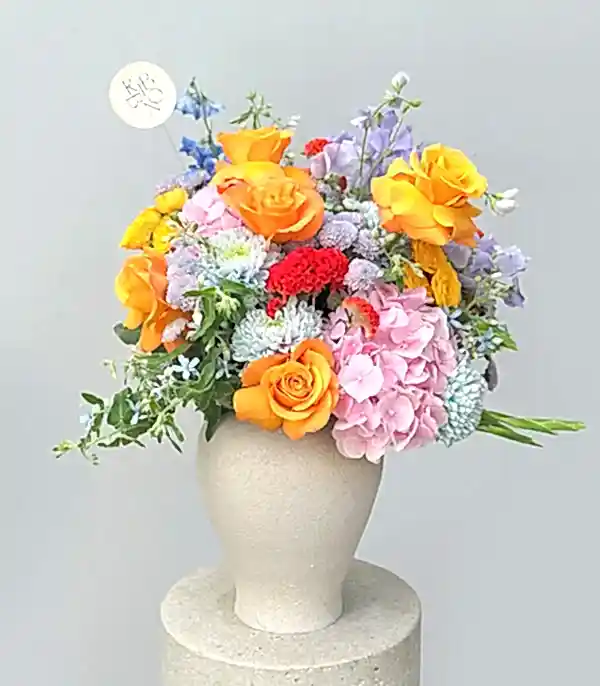 Dancing Colors Deluxe Seramik Vazoda Rengarenk Çiçekler Aranjmanı