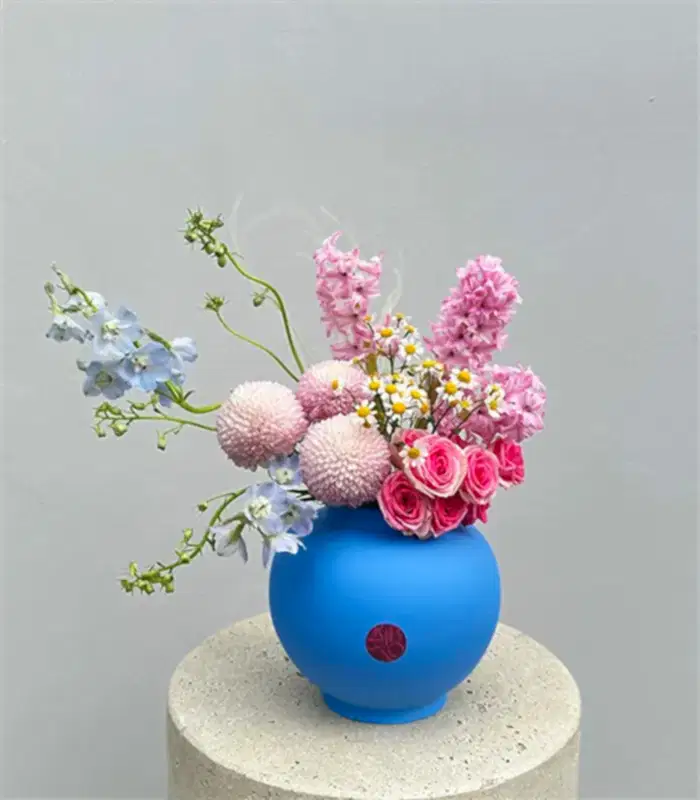 Eveil Mavi Seramik Vazoda Pembe Anastasia Sümbül Bahar Aranjmanı