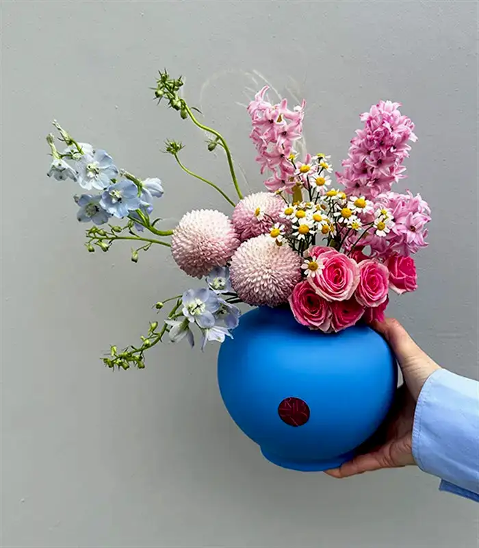 Eveil Mavi Seramik Vazoda Pembe Anastasia Sümbül Bahar Aranjmanı