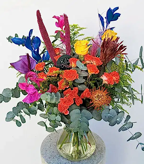 Firecracker Protealı Sarı Gül Rengarenk Çiçekler Aranjmanı