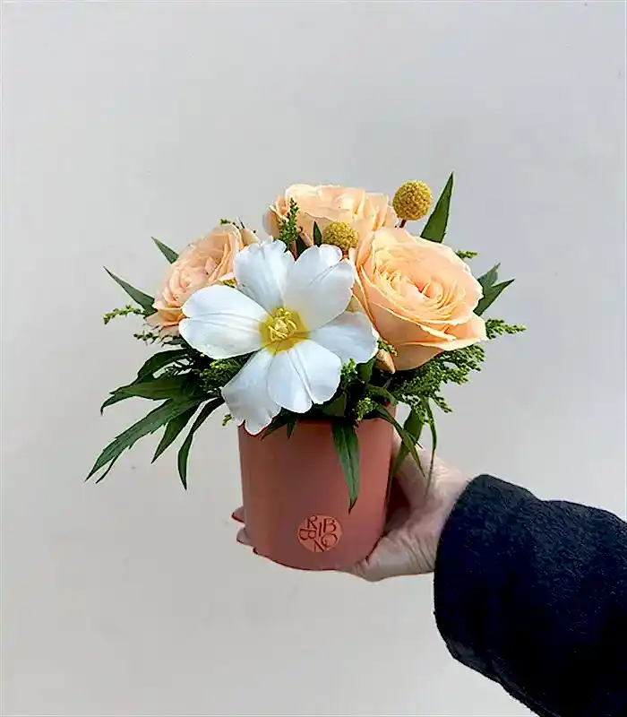 Glow Mini Somon Vazoda Kayısı Gül Lale Aranjmanı