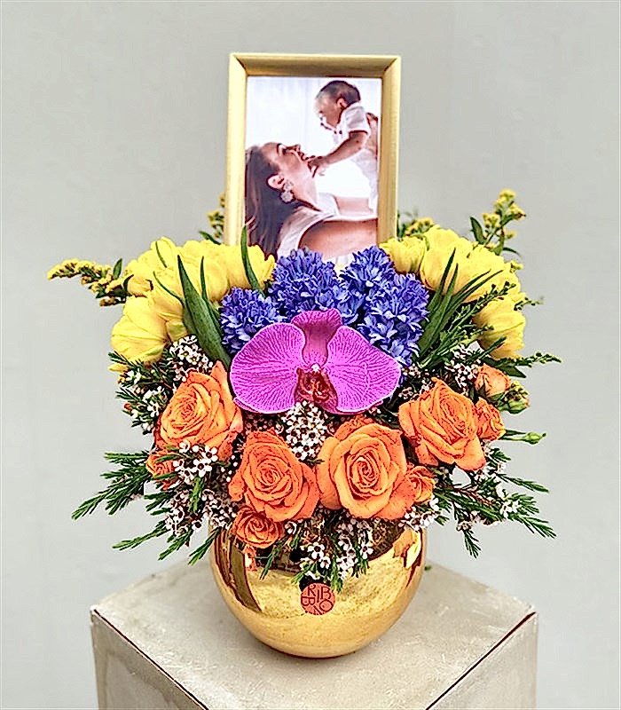 Gold Kişiye Özel Çerçeveli Sarı Lale Sümbül Aranjman