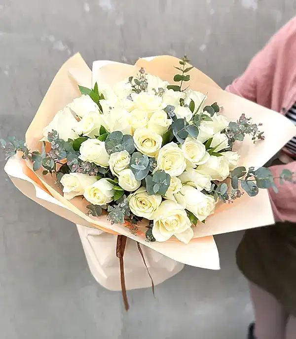 Grand Deluxe 41 Beyaz Güller Buketi