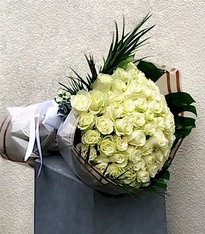 Grand Deluxe 75 Beyaz Güller Buketi