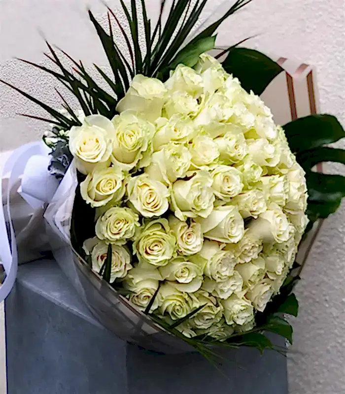 Grand Deluxe 75 Beyaz Güller Buketi