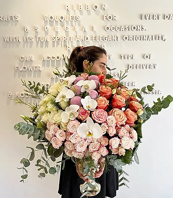 Grand Deluxe Beyaz Somon Gül Vazo Aranjman