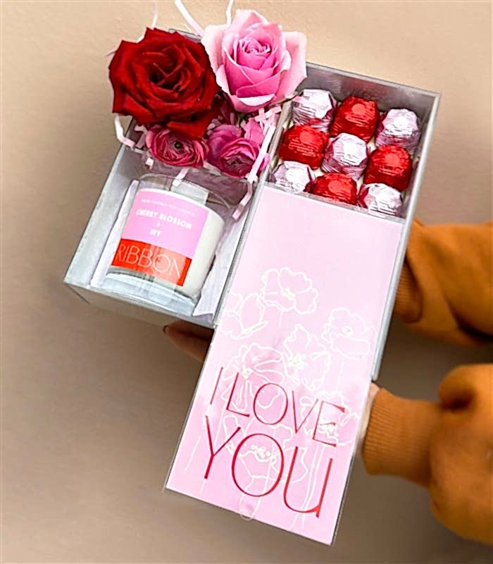 I Love You Kırmızı Pembe Mum Çikolata Hediye Kutusu