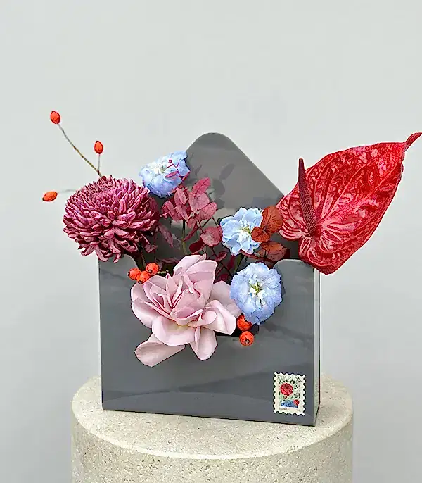 İstanbul Postcard Bloom Stamp Gül Antoryum Aranjmanı