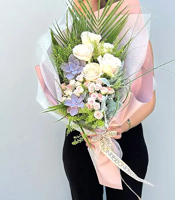 Ivory Garden Pembe Gül Sukulent Yaz Buketi