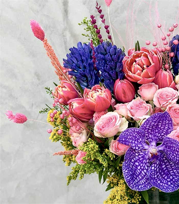 Jacaranda Pembe Lale Mor Sümbül Vazo Aranjmanı