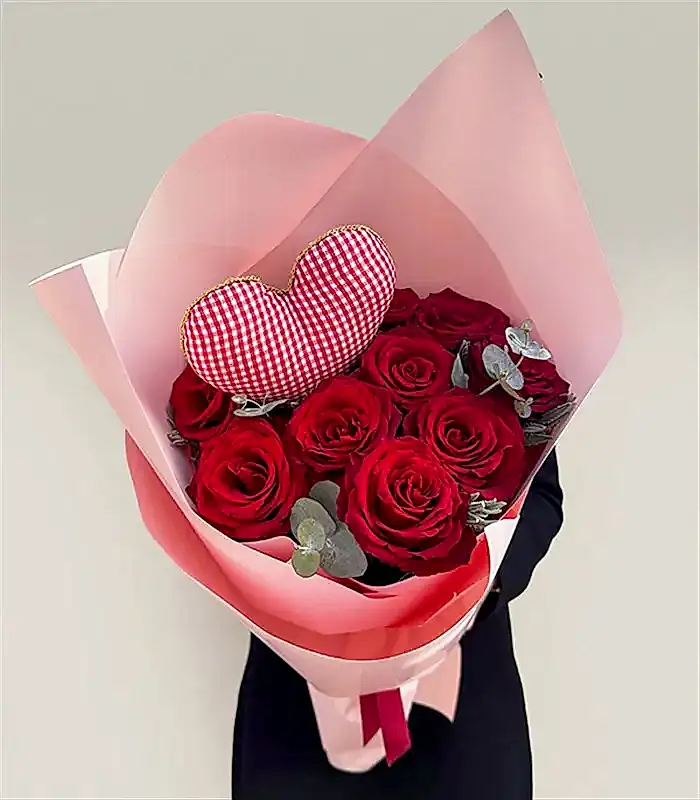 Kalp Figürlü 9 Kırmızı Gül Buketi