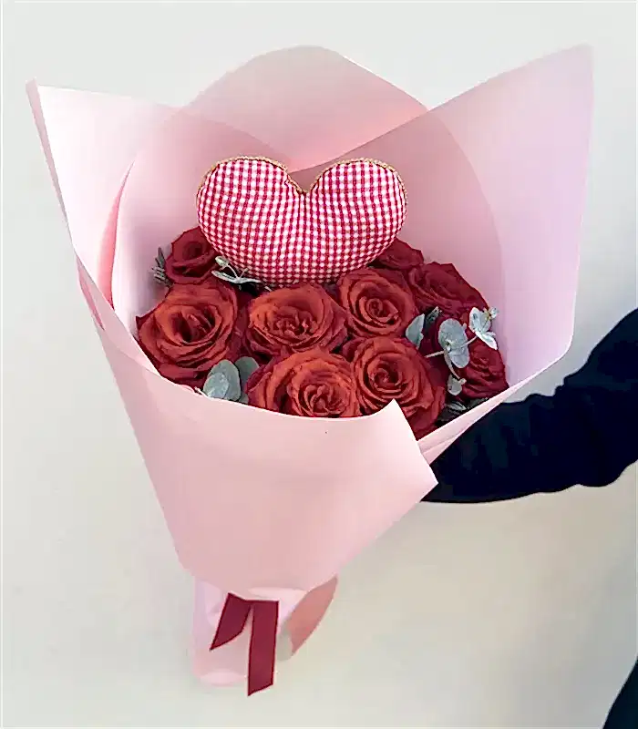 Kalp Figürlü 9 Kırmızı Gül Buketi