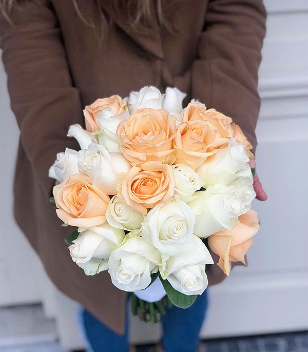 Kaylee 10 Kayısı Gül 20 Beyaz Gül Gelin Buketi