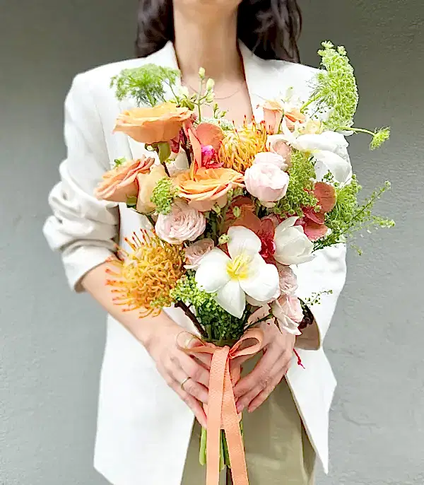 Khaoula Karamel Gül Beyaz Lale Lucas Gelin Buketi Damat Yaka Çiçeği Seti