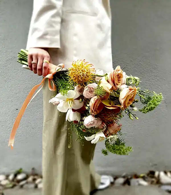 Khaoula Karamel Gül Beyaz Lale Lucas Gelin Buketi Damat Yaka Çiçeği Seti