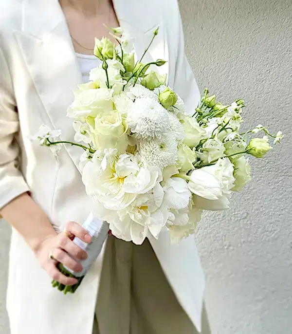 Kimberly Beyaz Şakayık Gül Anastasya Gelin Buketi