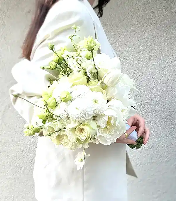 Kimberly Beyaz Şakayık Gül Anastasya Gelin Buketi