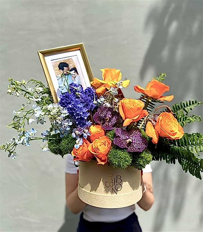 Kişiye Özel Fotoğraf Çerçeveli Çikolatalı Kutu Çiçek