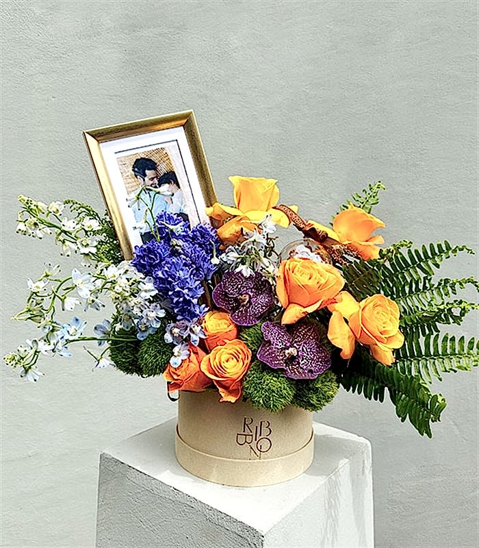 Kişiye Özel Fotoğraf Çerçeveli Çikolatalı Kutu Çiçek